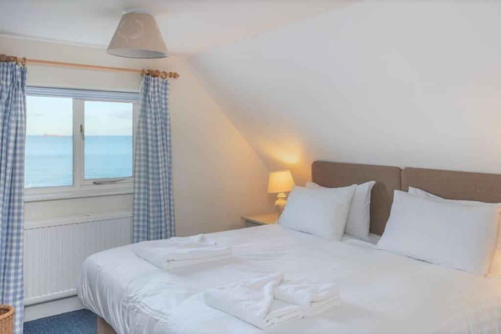 The Old Boat House, Seaview - Seafront Three Bedroom Cottage With Separate Two Bedroom Annexe エクステリア 写真