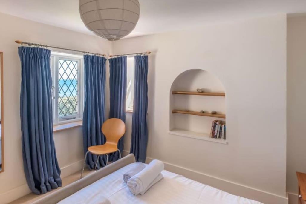 The Old Boat House, Seaview - Seafront Three Bedroom Cottage With Separate Two Bedroom Annexe エクステリア 写真
