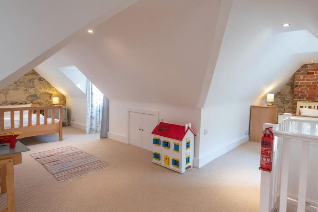 The Old Boat House, Seaview - Seafront Three Bedroom Cottage With Separate Two Bedroom Annexe エクステリア 写真