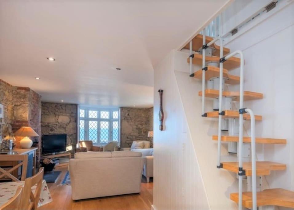The Old Boat House, Seaview - Seafront Three Bedroom Cottage With Separate Two Bedroom Annexe エクステリア 写真