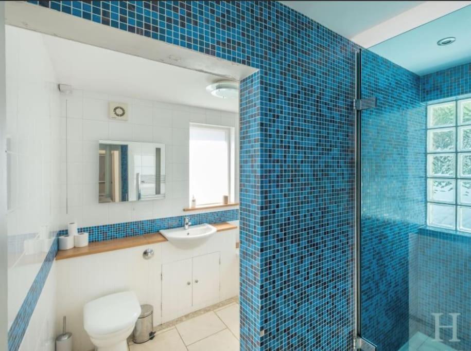 The Old Boat House, Seaview - Seafront Three Bedroom Cottage With Separate Two Bedroom Annexe エクステリア 写真