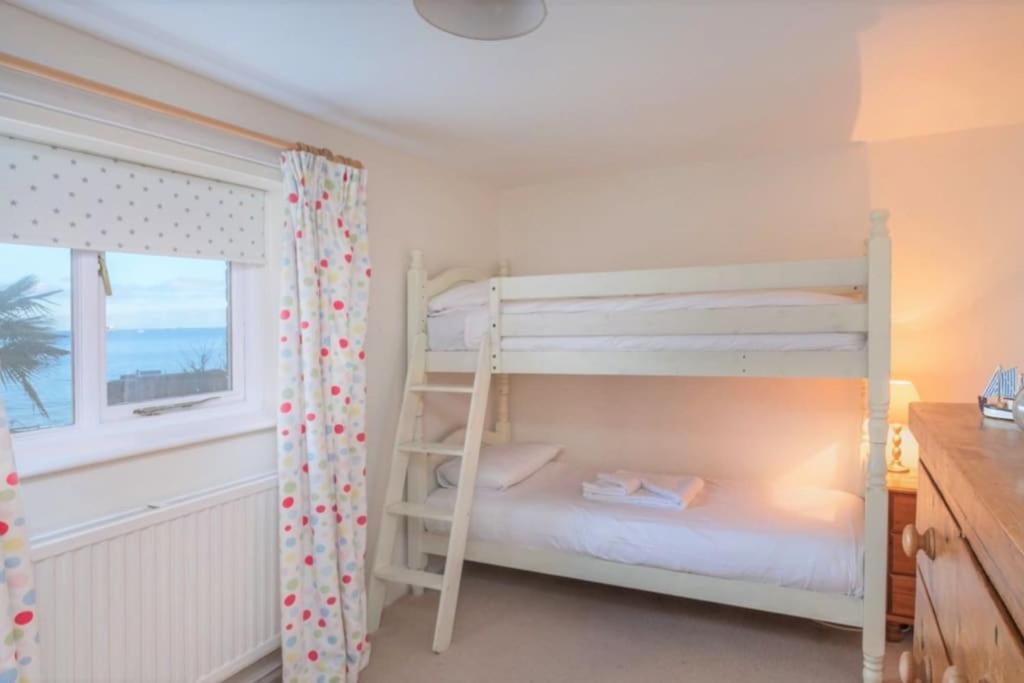 The Old Boat House, Seaview - Seafront Three Bedroom Cottage With Separate Two Bedroom Annexe エクステリア 写真