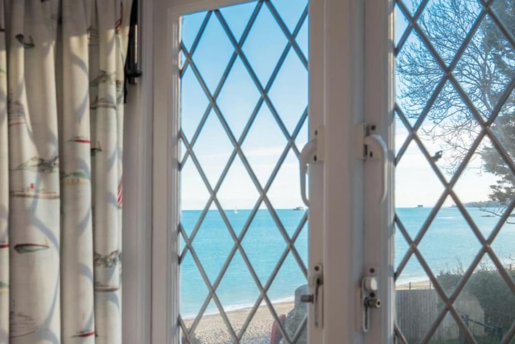 The Old Boat House, Seaview - Seafront Three Bedroom Cottage With Separate Two Bedroom Annexe エクステリア 写真
