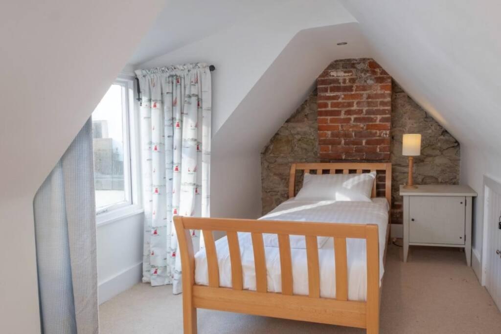 The Old Boat House, Seaview - Seafront Three Bedroom Cottage With Separate Two Bedroom Annexe エクステリア 写真